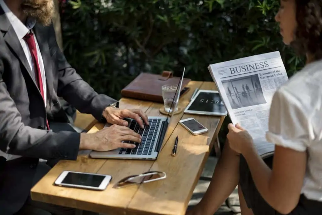 Business People hangout together at coffee shop